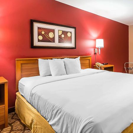 Quality Inn & Suites Chesterfield Village Springfield Exteriér fotografie