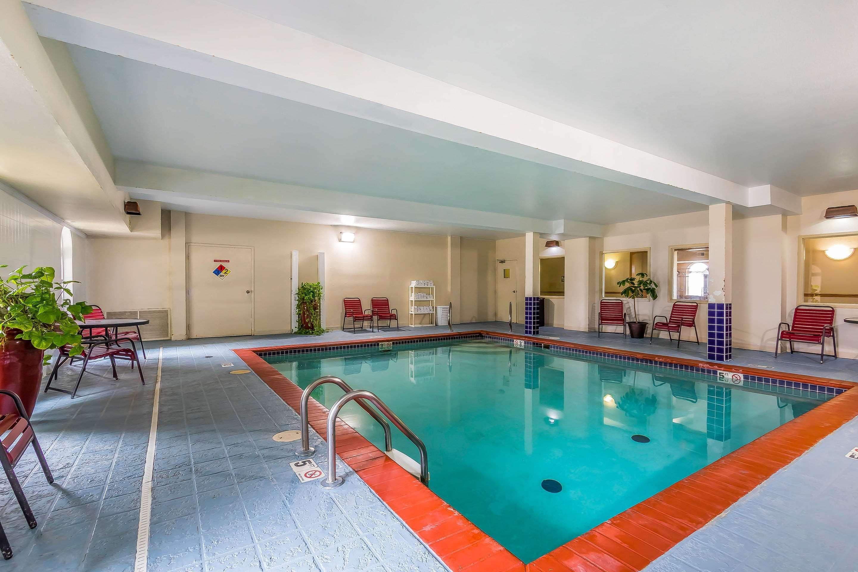 Quality Inn & Suites Chesterfield Village Springfield Exteriér fotografie