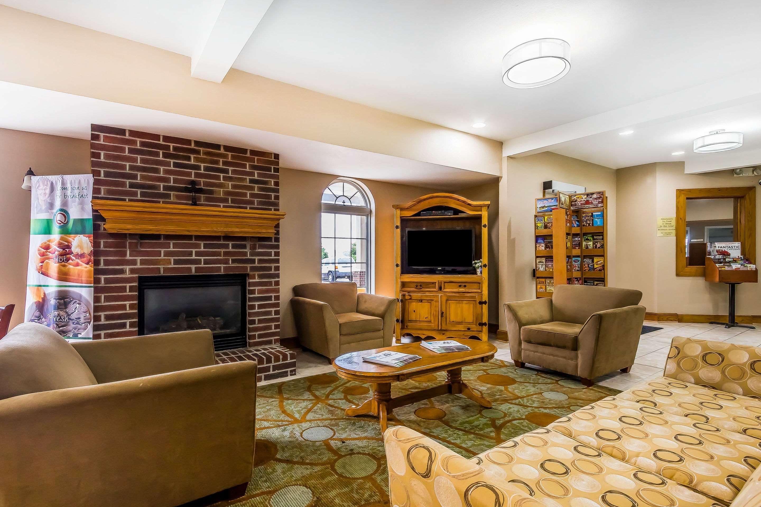 Quality Inn & Suites Chesterfield Village Springfield Exteriér fotografie