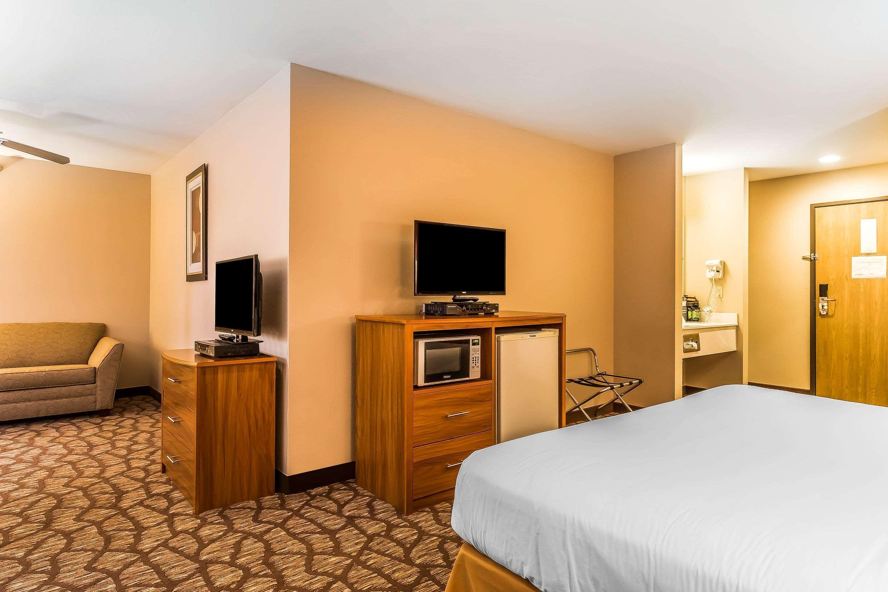 Quality Inn & Suites Chesterfield Village Springfield Exteriér fotografie