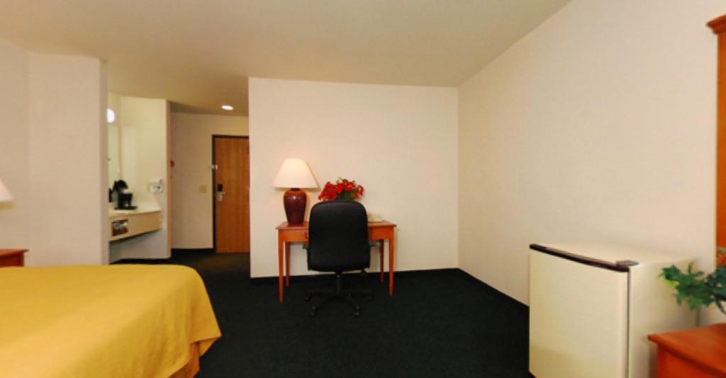 Quality Inn & Suites Chesterfield Village Springfield Exteriér fotografie