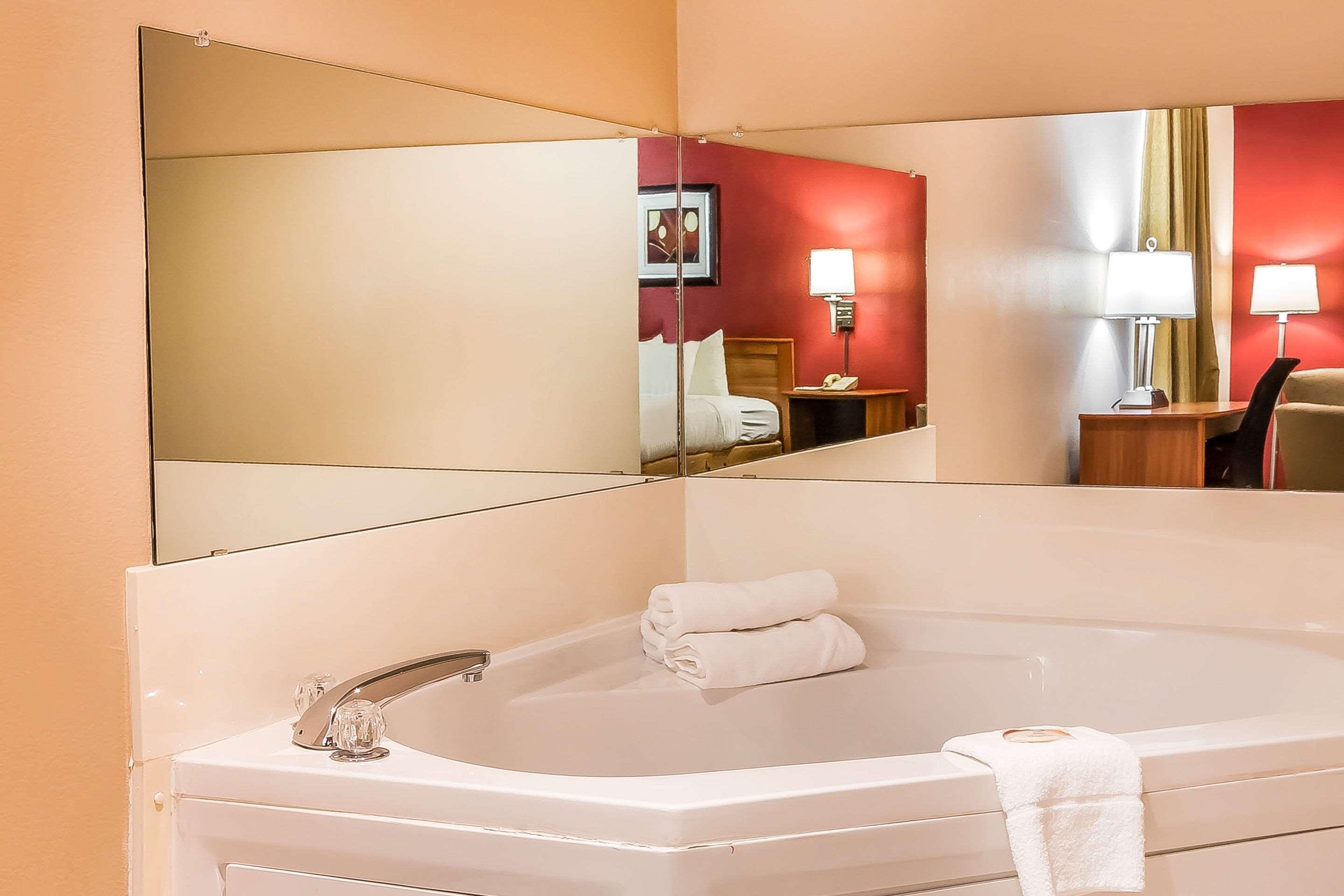Quality Inn & Suites Chesterfield Village Springfield Exteriér fotografie