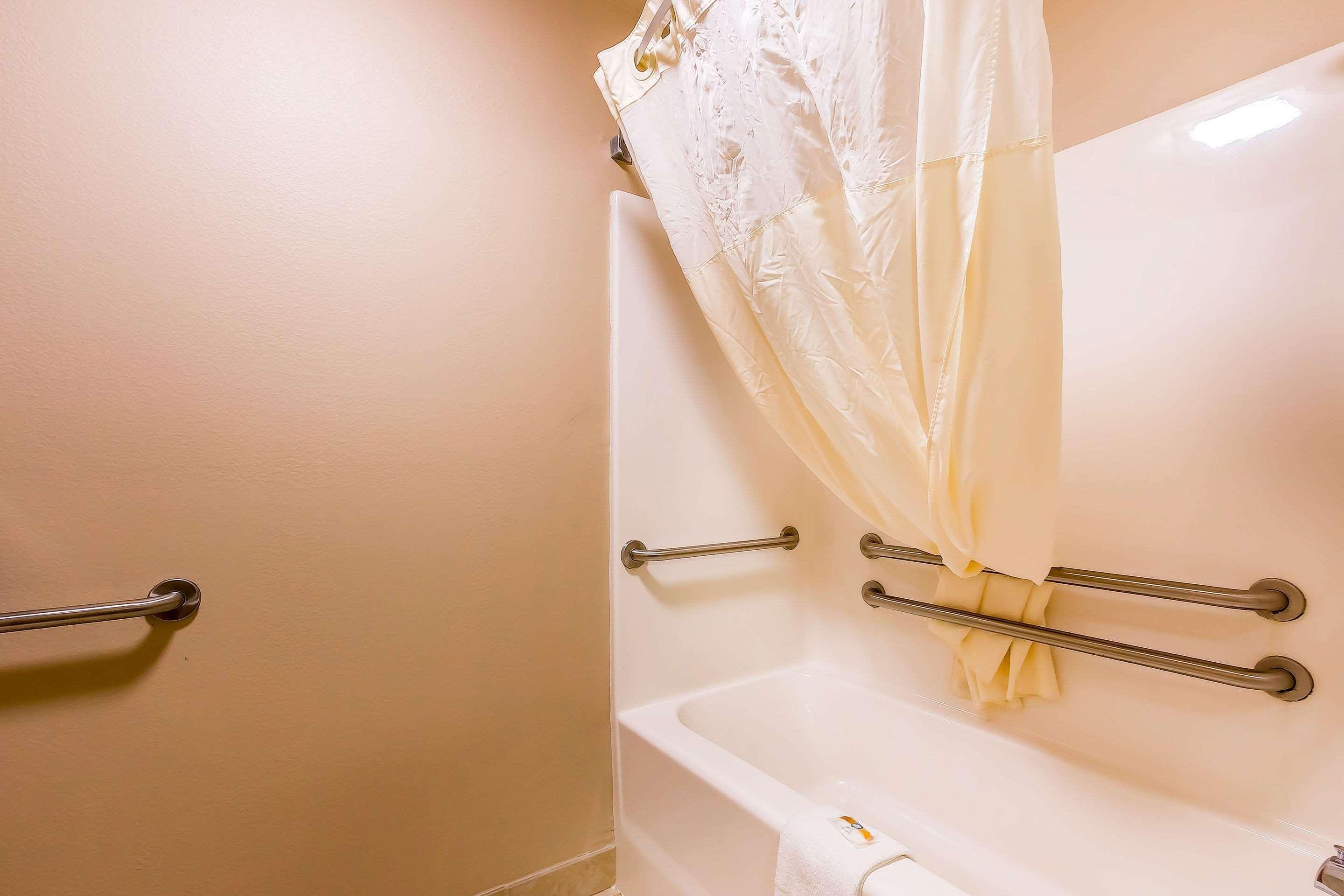 Quality Inn & Suites Chesterfield Village Springfield Exteriér fotografie