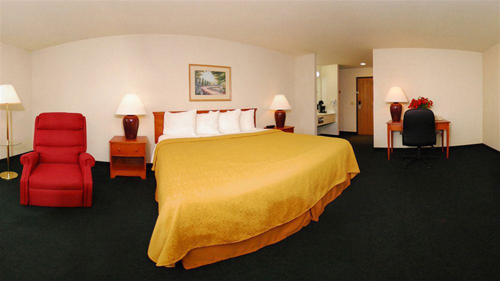 Quality Inn & Suites Chesterfield Village Springfield Exteriér fotografie